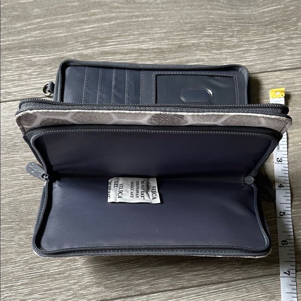 Thirty-One Silver Hexagon Pattern Wallet - Picture 4 of 5